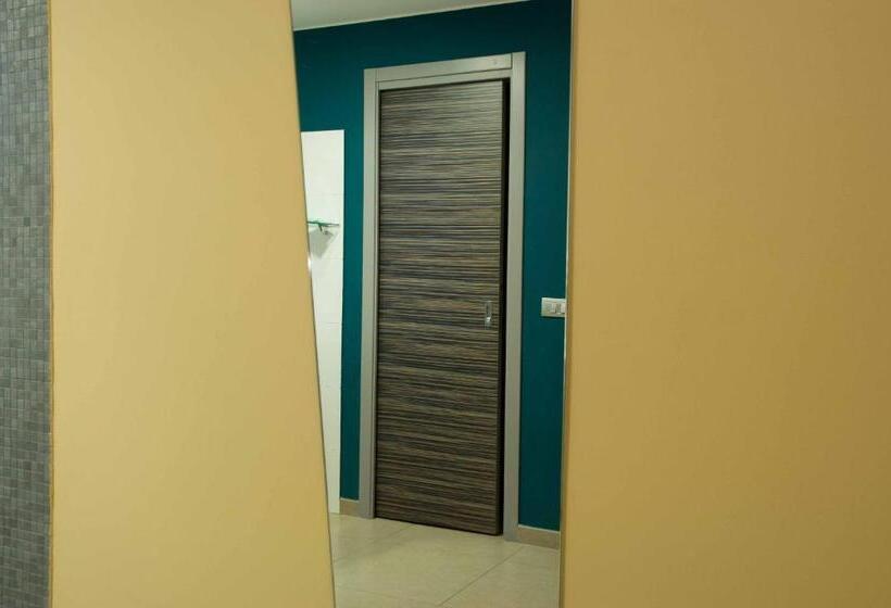 带2个双人床的标准工作室, Ibis Styles Catania Acireale