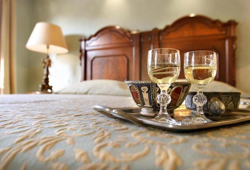 جناح جونيور, Le Convivial Luxury Suites & Spa