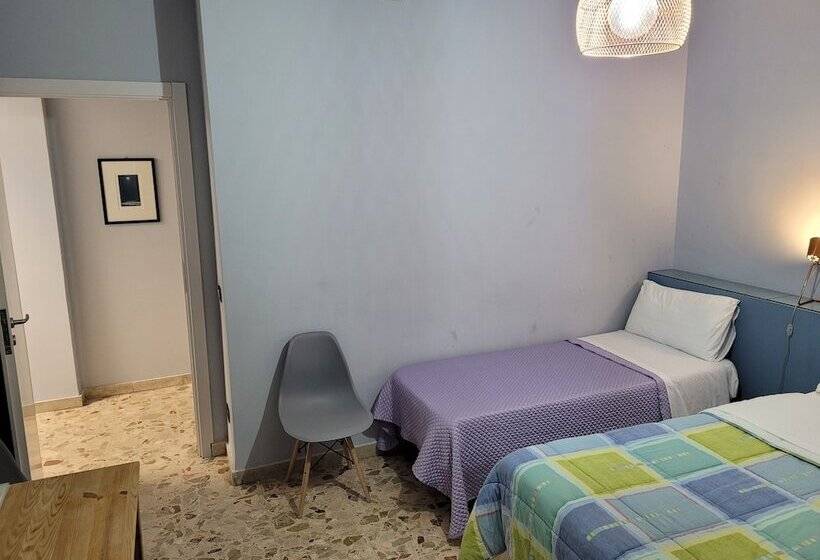 اتاق استاندارد سه نفره, Mare Nostrum Petit Hôtel