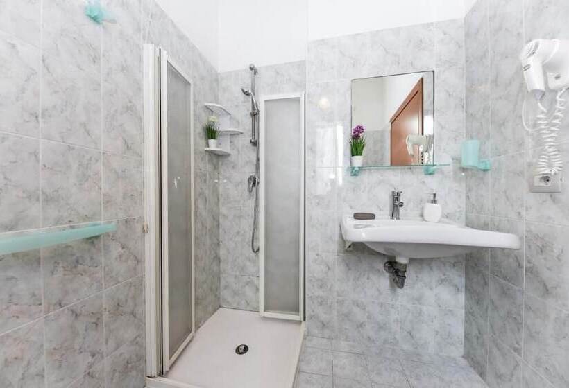اتاق استاندارد چهار تخته, Miramare