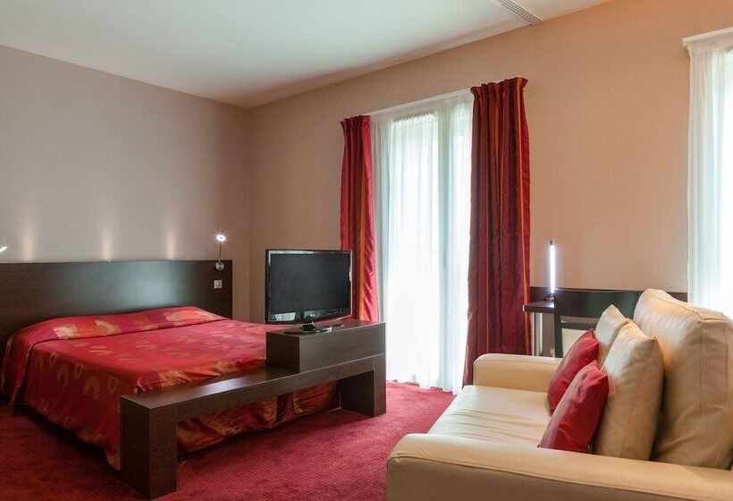 اتاق استاندارد چهار تخته, The Originals City, Hôtel Les Thermes De L Avenue, Dax