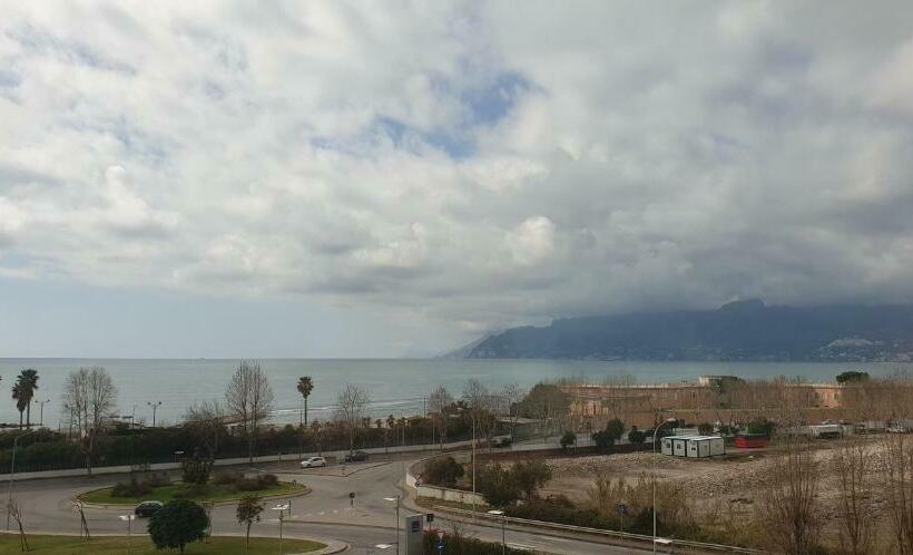 اتاق سوپریور با چشم‌انداز دریا, Novotel Salerno Est Arechi