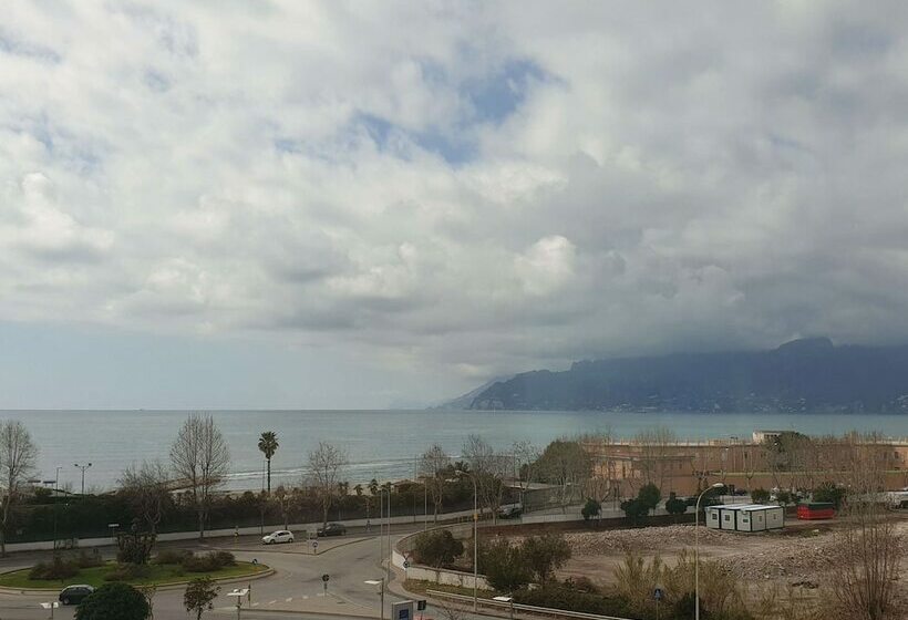 اتاق سوپریور با چشم‌انداز دریا, Novotel Salerno Est Arechi