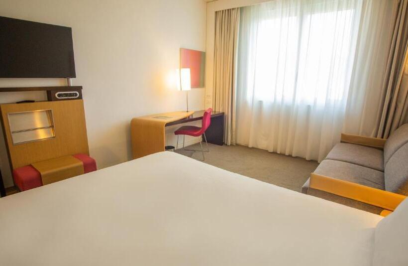 اتاق سوپریور با چشم‌انداز دریا, Novotel Salerno Est Arechi