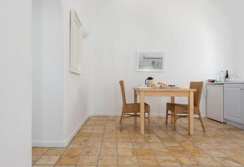 سوئیت با چشم‌انداز, Aria Suites & Villas