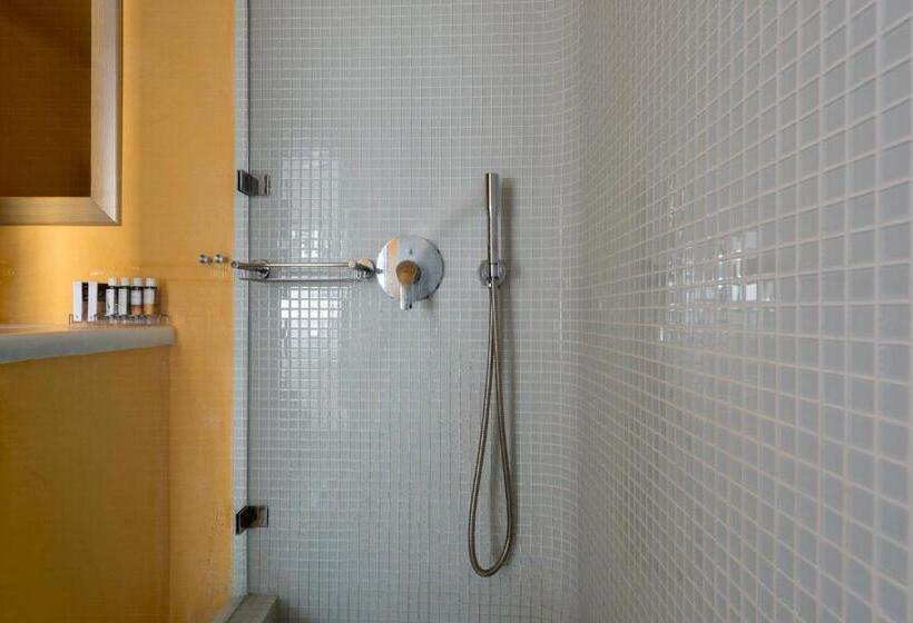 سوئیت با چشم‌انداز, Aria Suites & Villas