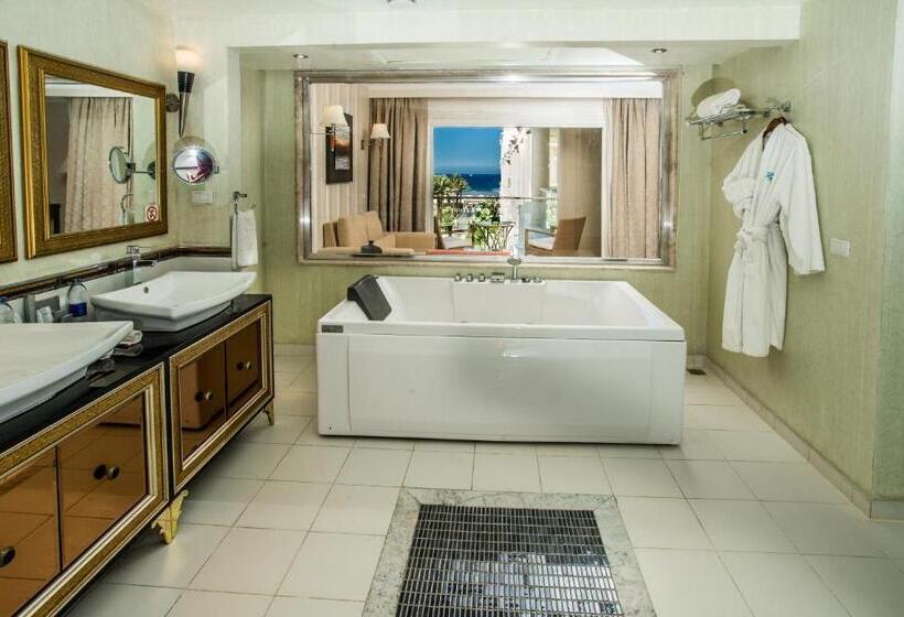 سوئیت با چشم‌انداز دریا و هیدروماساژ, Premier Le Reve Hotel & Spa Sahl Hasheesh   Adults Only 16 Years Plus