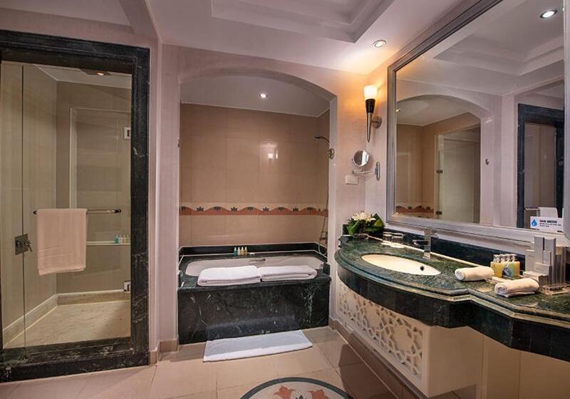 اتاق اساندارد با چشم‌انداز جانبی به دریا, Premier Le Reve Hotel & Spa Sahl Hasheesh   Adults Only 16 Years Plus