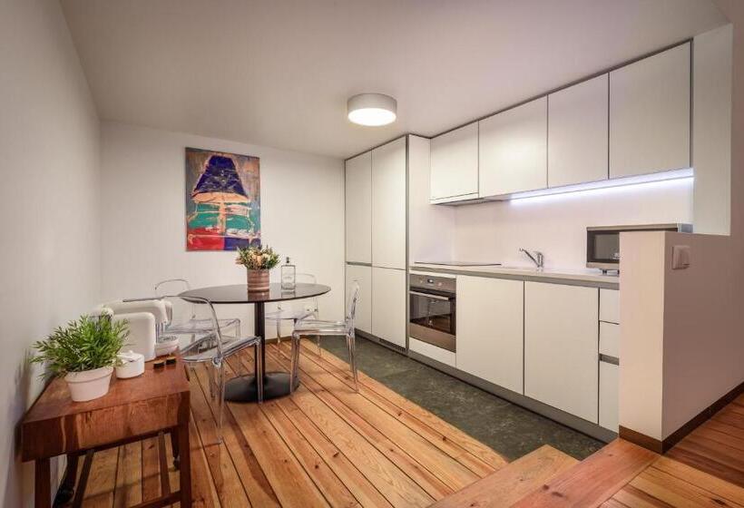 استودیوی سوپریور, Condes De Azevedo Palace Apartments