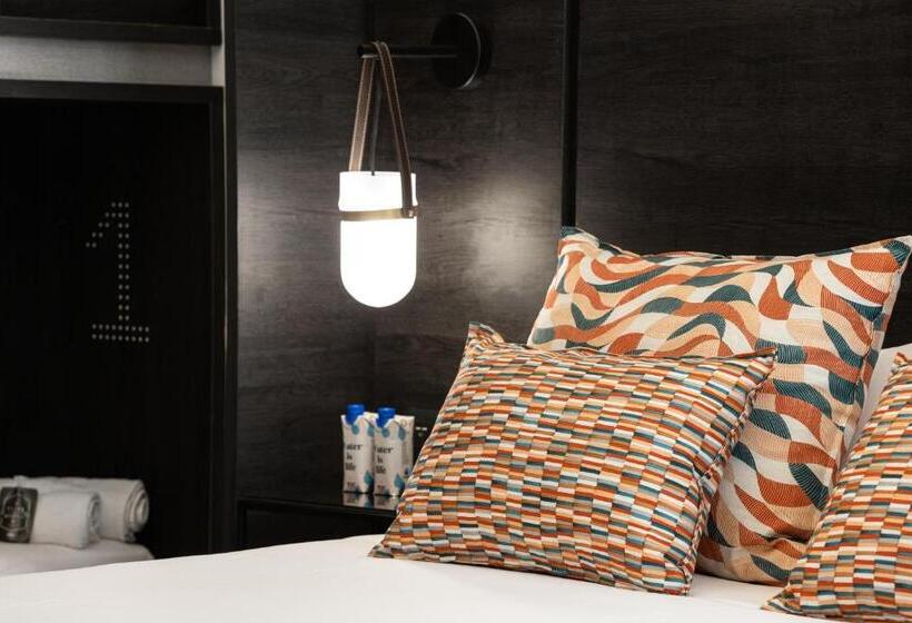 اتاق خانوادگی, Toc Hostel Málaga