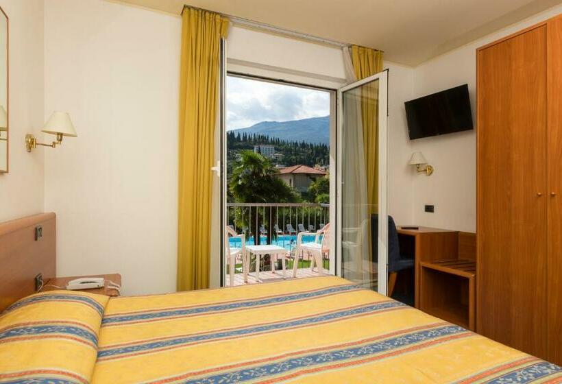 Номер Стандарт Вид на Сад, Brione Green Resort