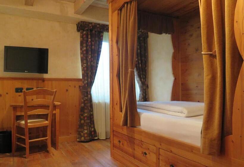 חדר סופריור לשלושה, Miravidi A Cervinia