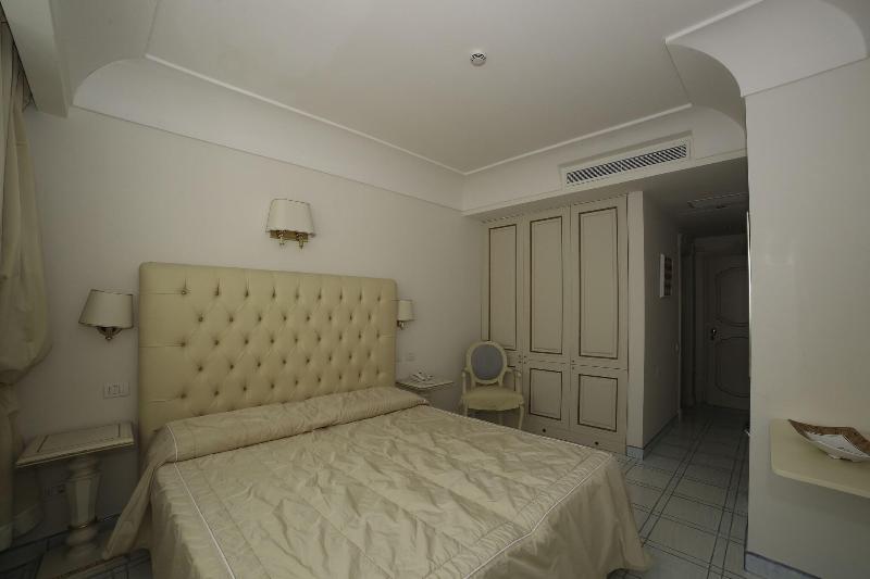 اتاق اکونومی, Villa Fraulo