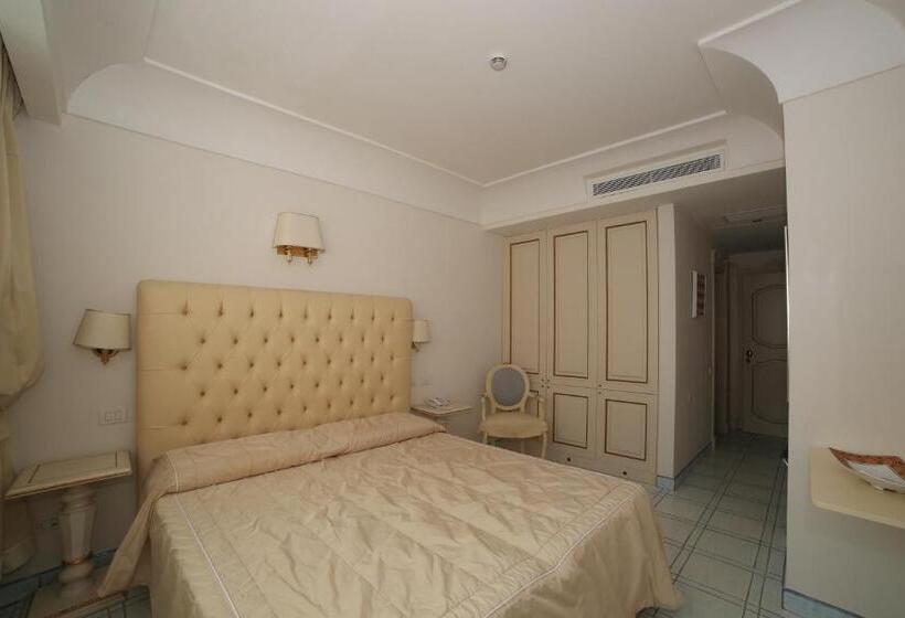 اتاق اکونومی, Villa Fraulo