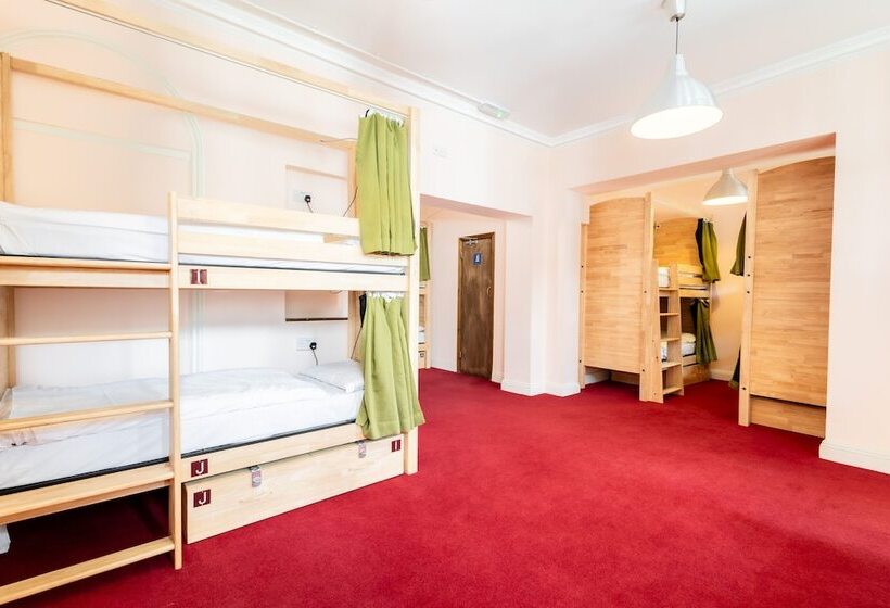 Кровать в Общей Комнате, Palmers Lodge Swiss Cottage