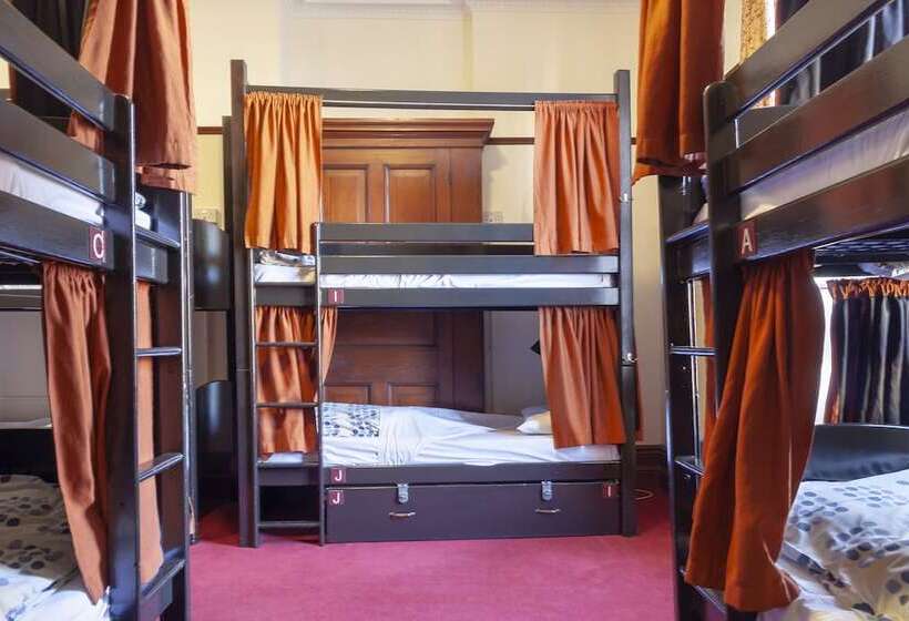 Кровать в Общей Комнате, Palmers Lodge Swiss Cottage