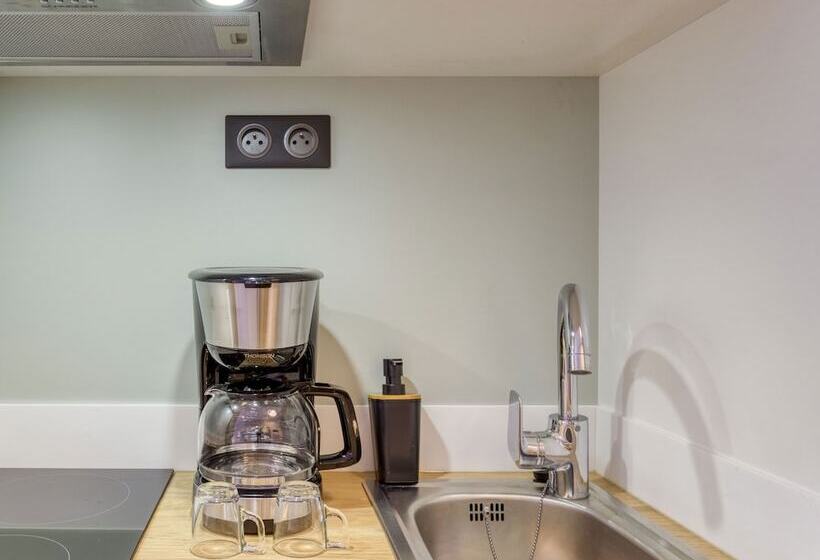 Семейное Студио, Appart City Confort Paris Clichy  Mairie