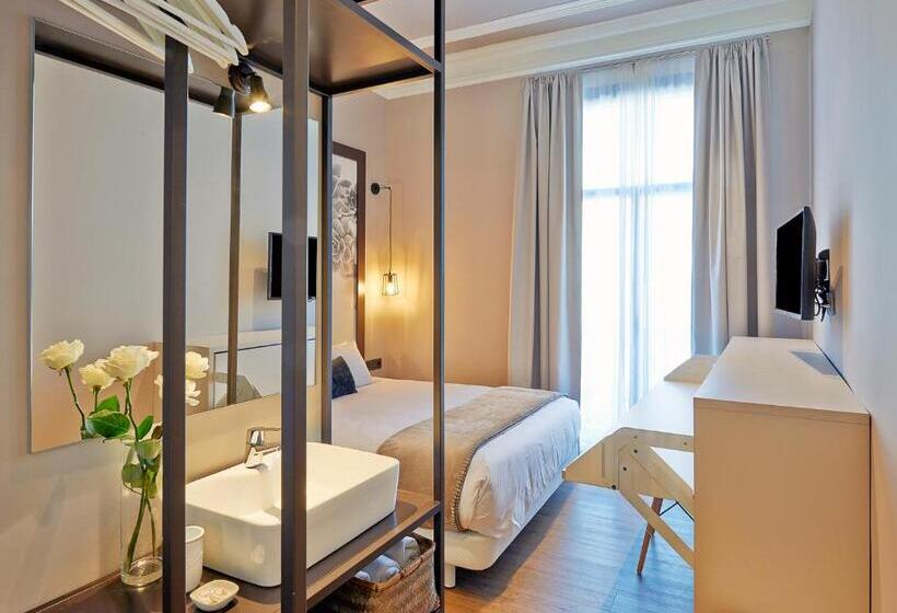 Номер Стандарт, Hostal Central Barcelona