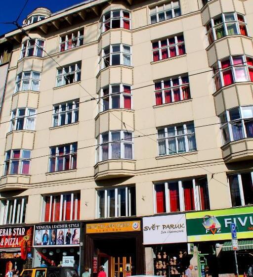 اتاق خانوادگی, Hostel Downtown