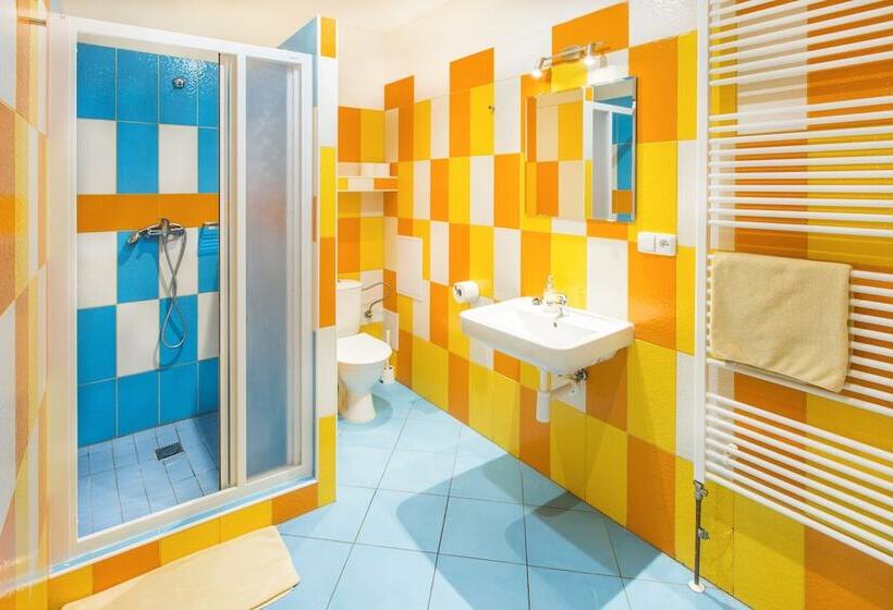 اتاق استاندارد چهار تخته, Hostel Downtown