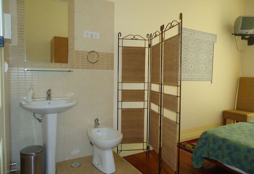Quarto Standard Casa de Banho Partilhada, Pouso Dos Anjos