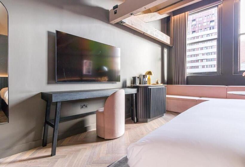 Suite, Velvet