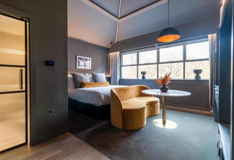 Suite, Velvet