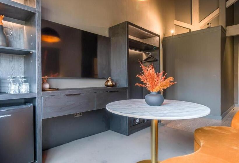 Suite, Velvet