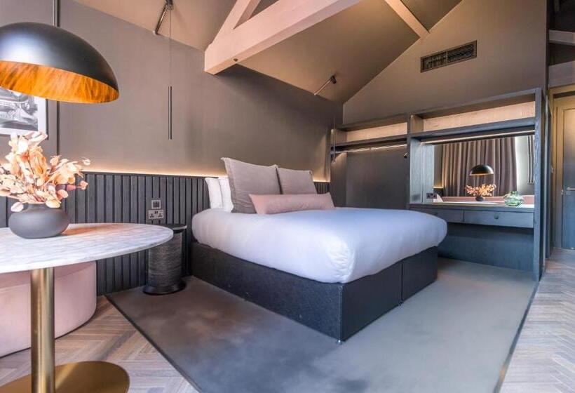 Suite, Velvet