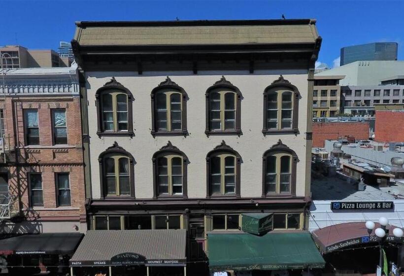 اتاق استاندارد چهارنفره با سرویس بهداشتی مشترک, Gaslamp Hostel