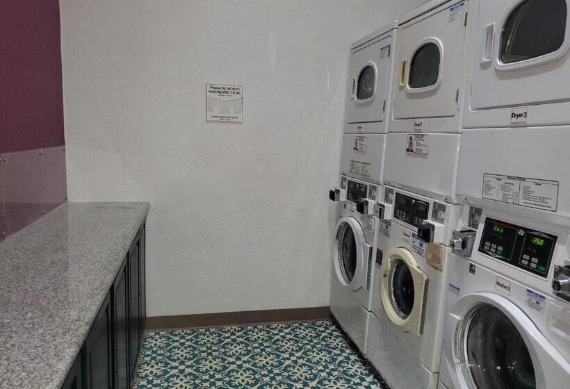 غرفة قياسية, Gaslamp Hostel