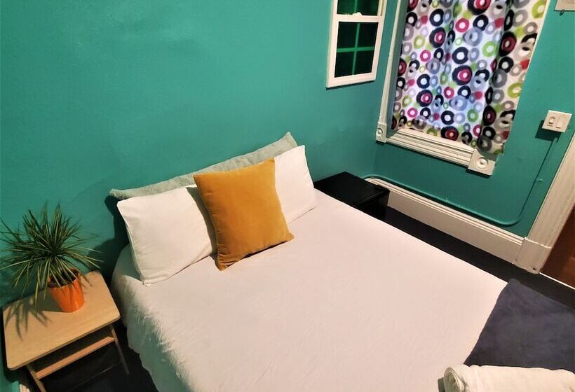 اتاق استاندارد با سرویس بهداشتی مشترک, Gaslamp Hostel