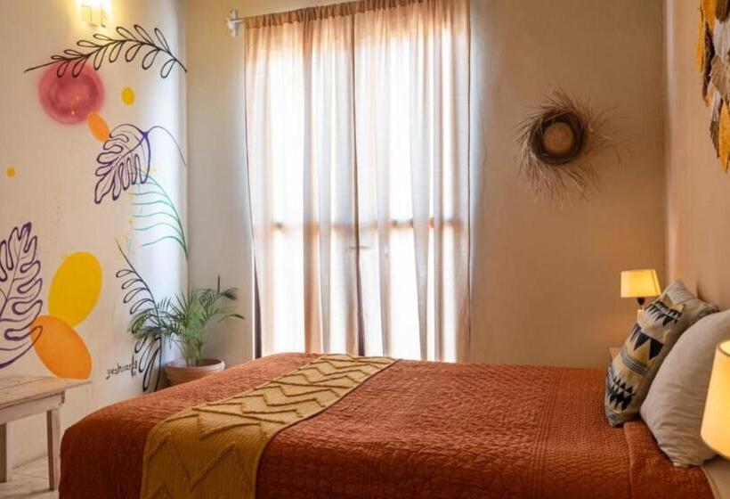 اتاق لوکس با بالکن, Valladolid 48 Hotel & Hostal