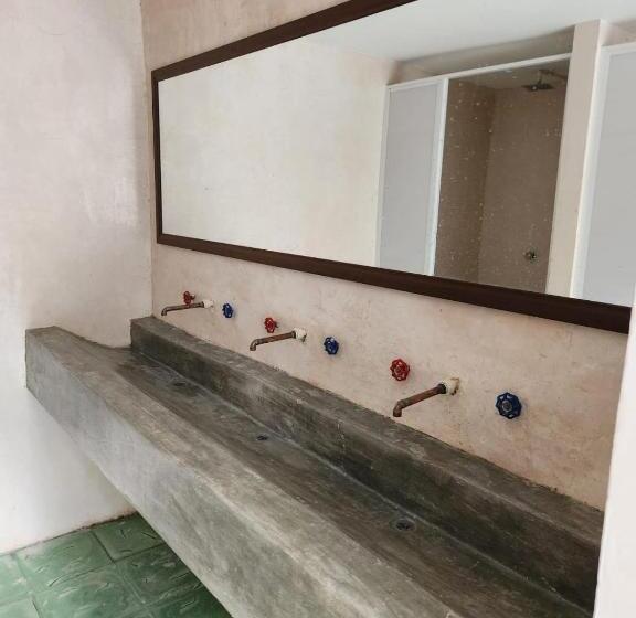 تختخواب در اتاق مشترک, Valladolid 48 Hotel & Hostal