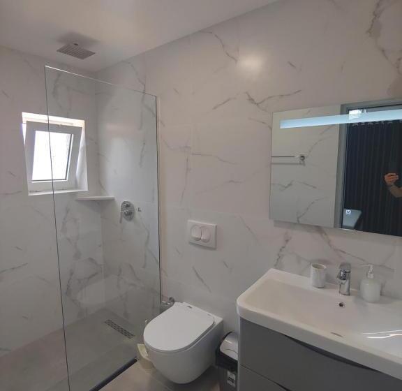 Quarto Triplo Deluxe, Villa Leonel Zeka