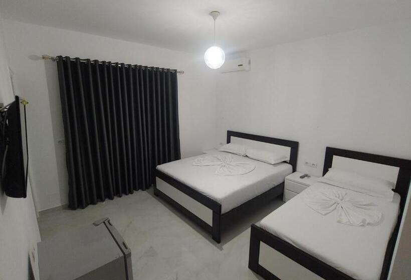 Quarto Triplo Deluxe, Villa Leonel Zeka