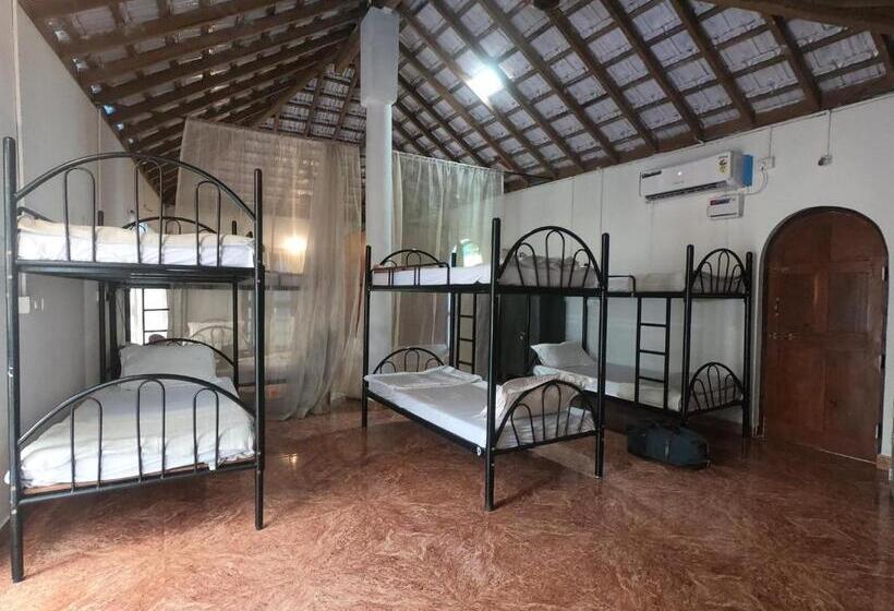 تختخواب در اتاق مشترک, Anjoned Hostel & Cafe