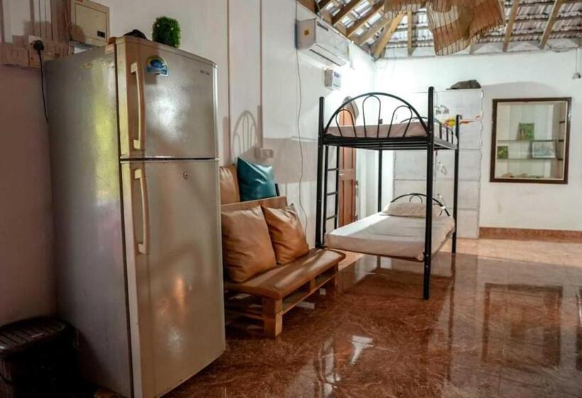 تختخواب در اتاق مشترک, Anjoned Hostel & Cafe