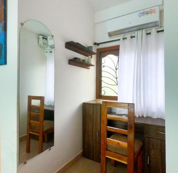 اتاق لوکس, Anjoned Hostel & Cafe