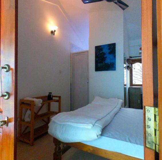 اتاق لوکس, Anjoned Hostel & Cafe