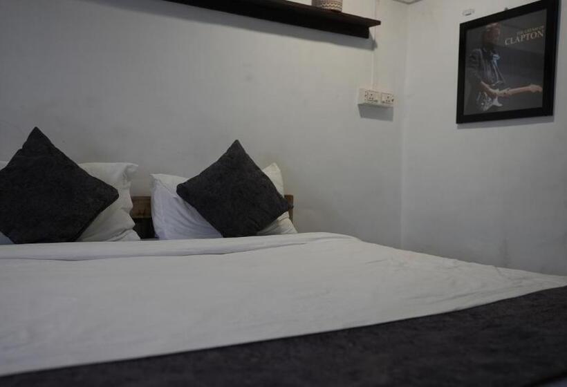 اتاق لوکس, Anjoned Hostel & Cafe