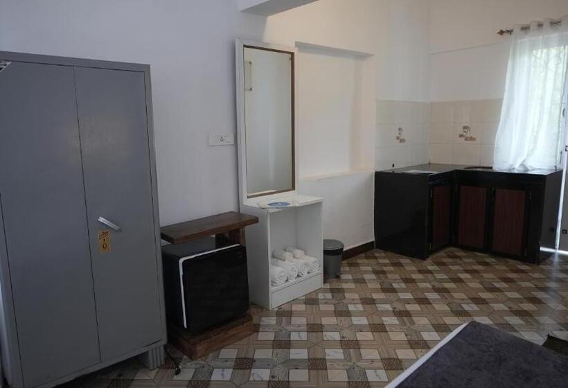 اتاق لوکس خانوادگی, Anjoned Hostel & Cafe