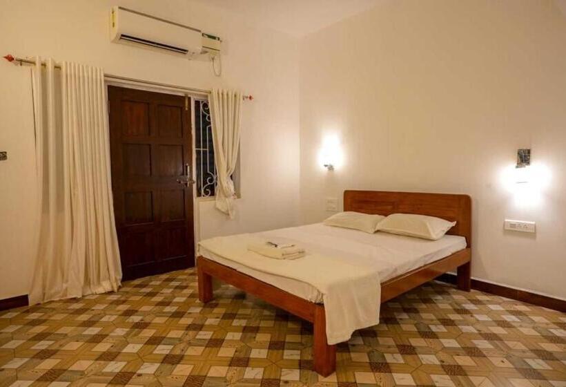 اتاق لوکس خانوادگی, Anjoned Hostel & Cafe
