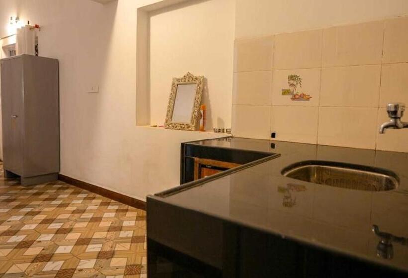 اتاق لوکس خانوادگی, Anjoned Hostel & Cafe