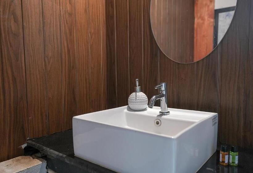 اتاق لوکس با بالکن, Anjoned Hostel & Cafe
