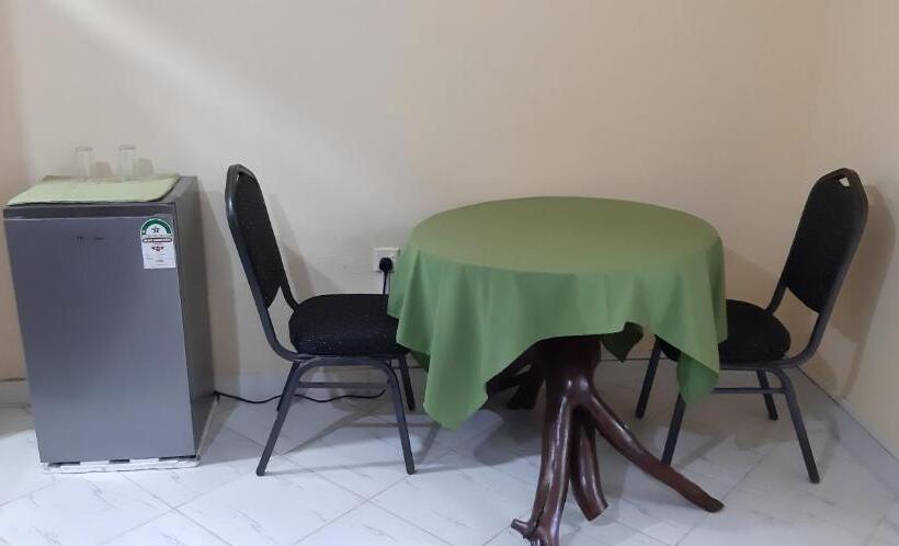 استودیوی استاندارد, Armaan Guest House