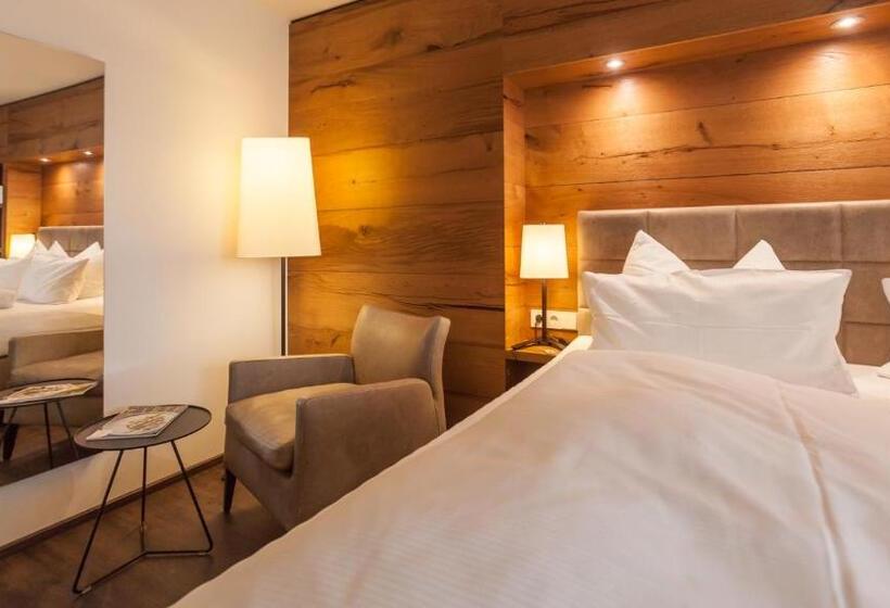 스탠다드 룸 킹사이즈 침대, Bollenhuthotel Kirnbacher Hof
