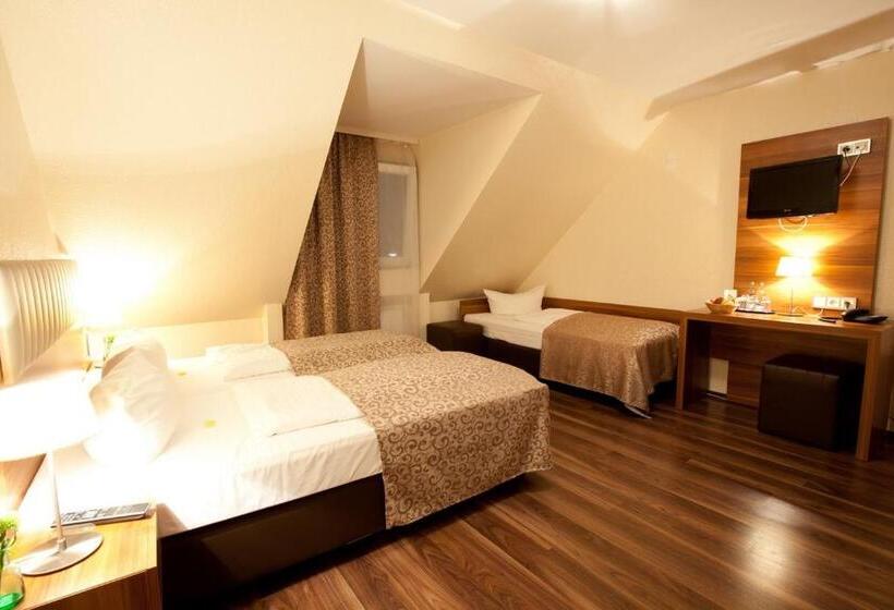 اتاق استاندارد سه نفره, Frankfurt Messe