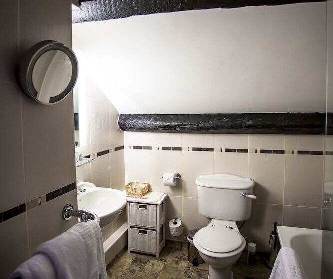Executive Room Queen Bed, The Black Boy Inn