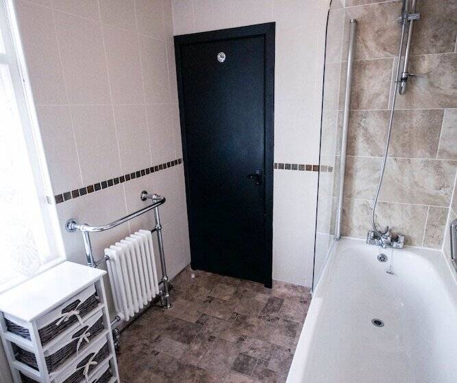 اتاق استاندارد با تخت دو نفره بزرگ, The Black Boy Inn
